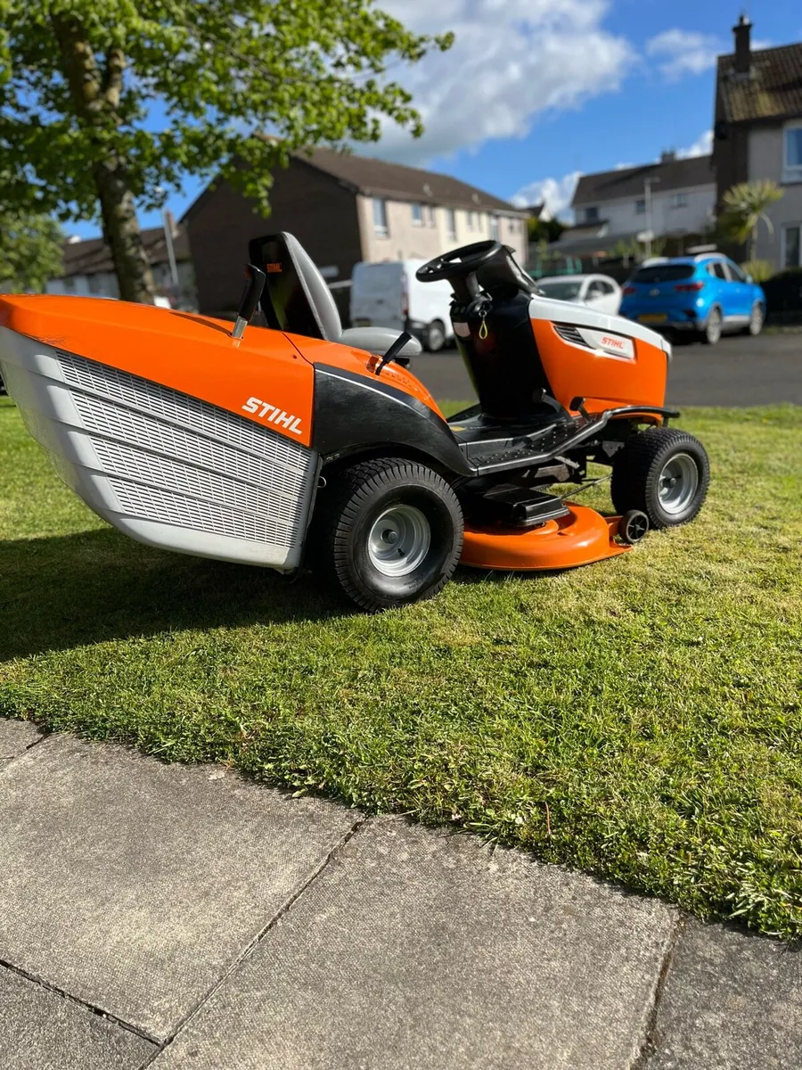 Sthill commercial grade petrol ride on lawnmower - Image 3