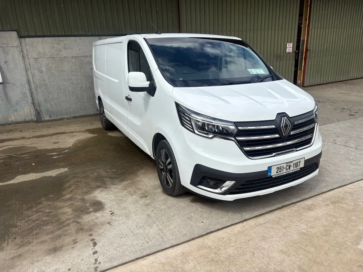 Renault traffic 2.0 170 hp top spec - Image 4