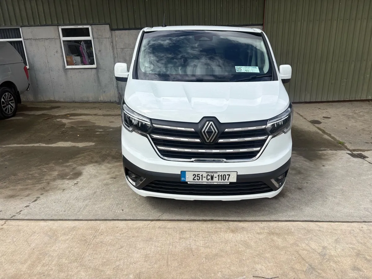 Renault traffic 2.0 170 hp top spec - Image 3