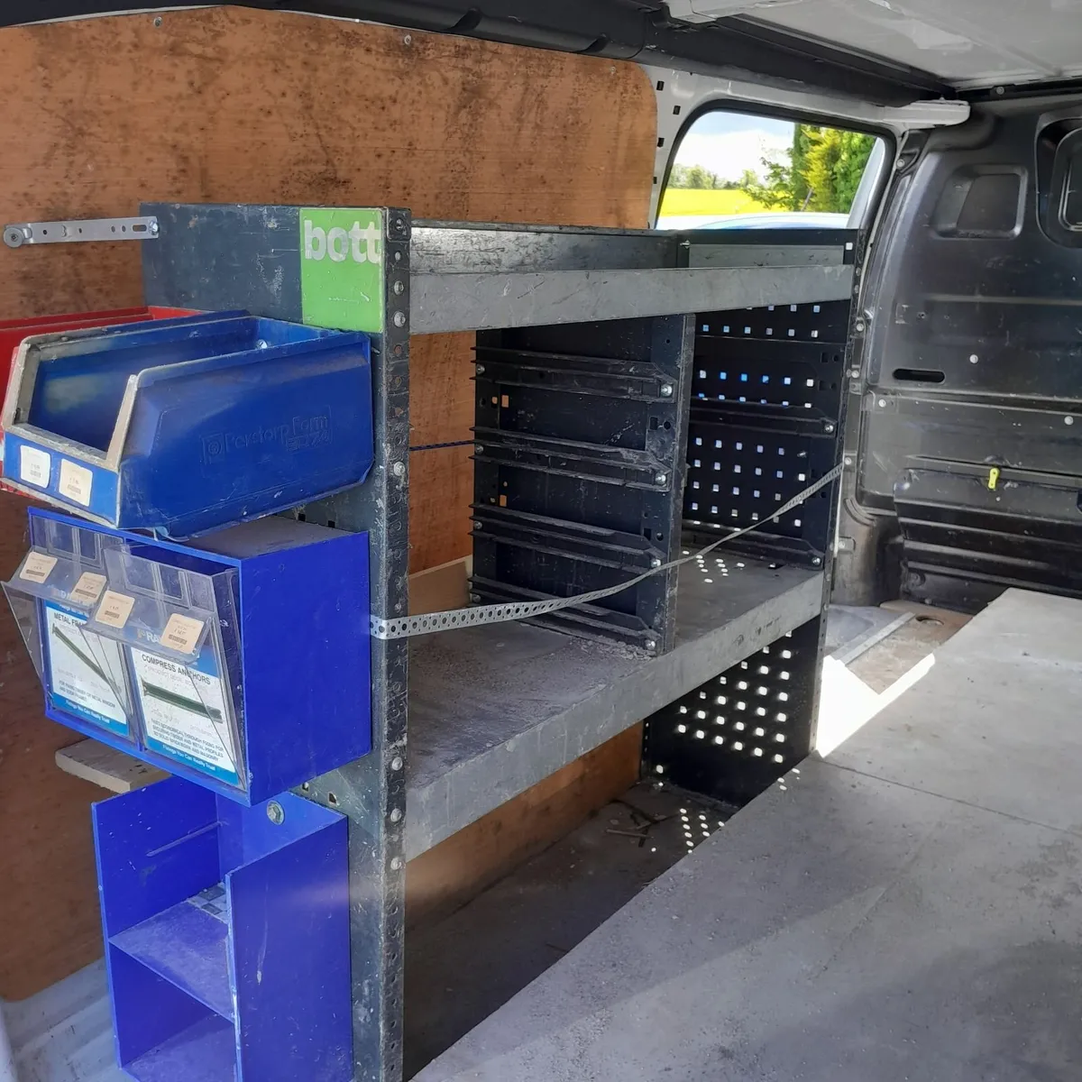 Van shelving - Image 2
