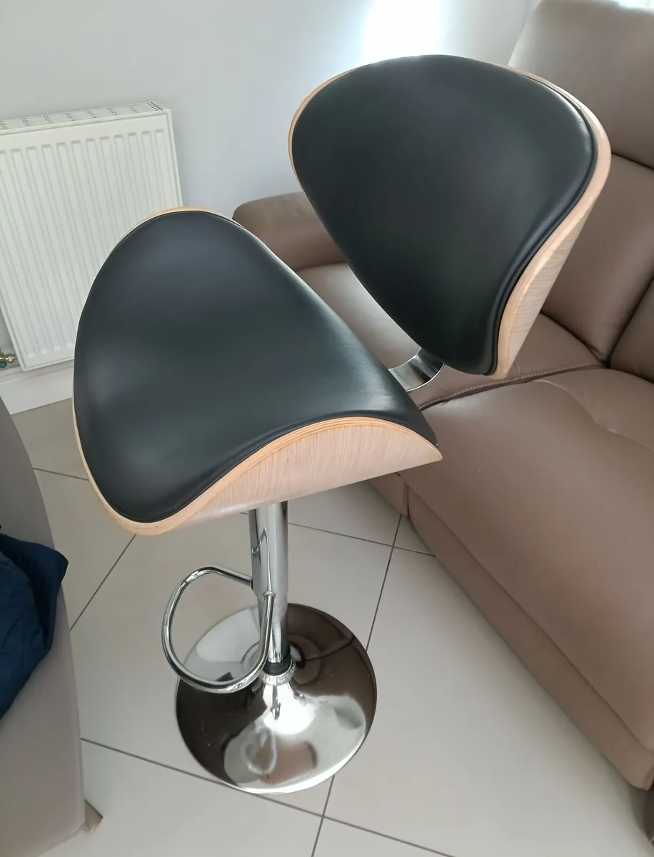 Bar stools - Image 1
