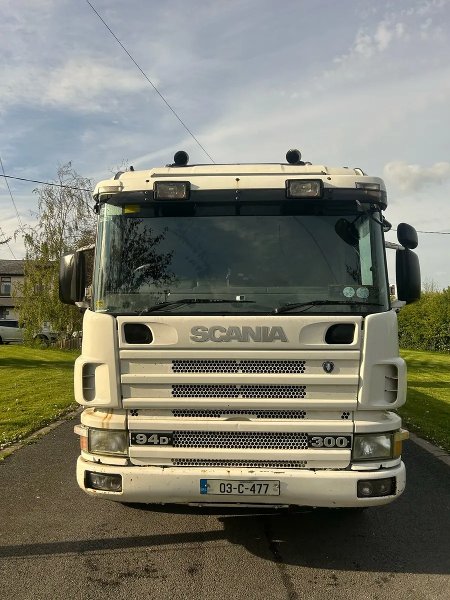 2003 Scania 94D 300 6x2 - Image 2
