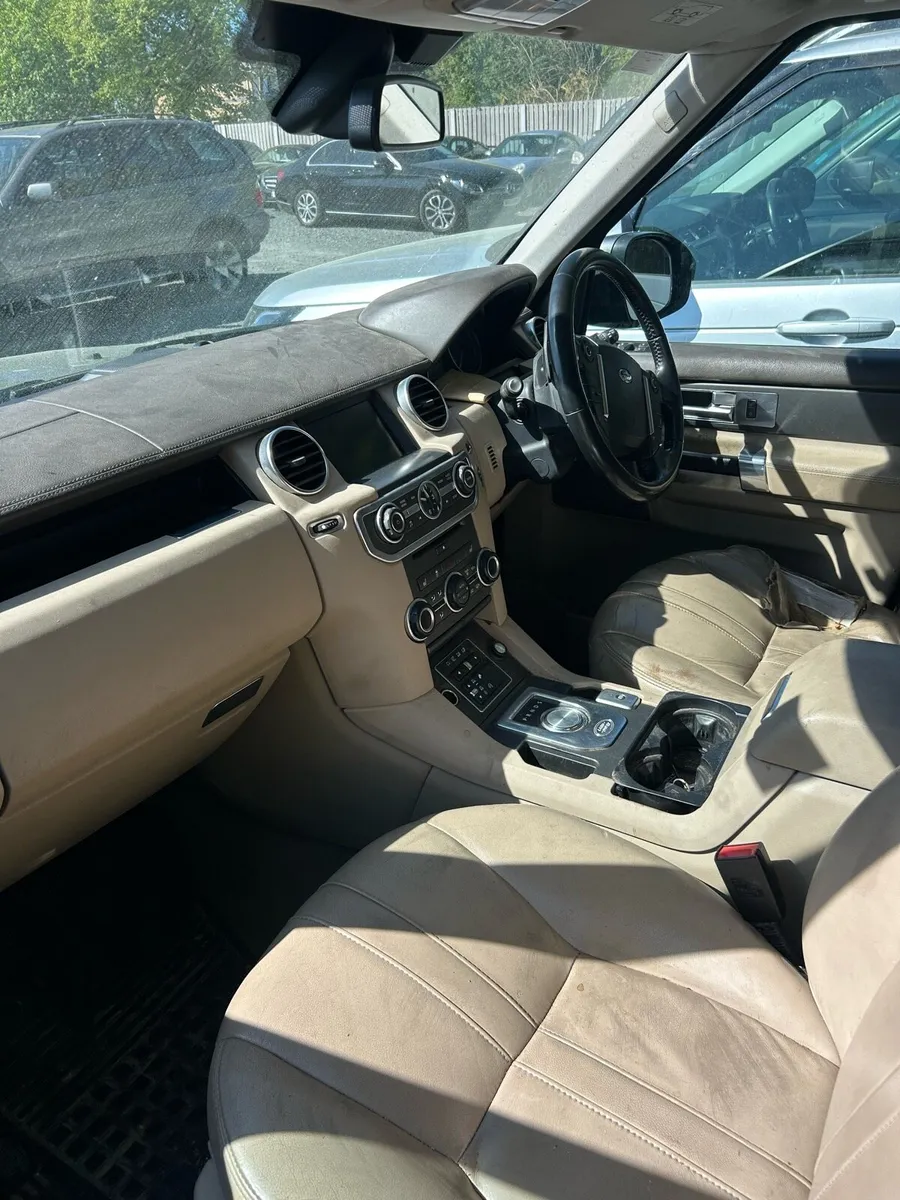 2016 Land Rover Discovery 4 - Image 3