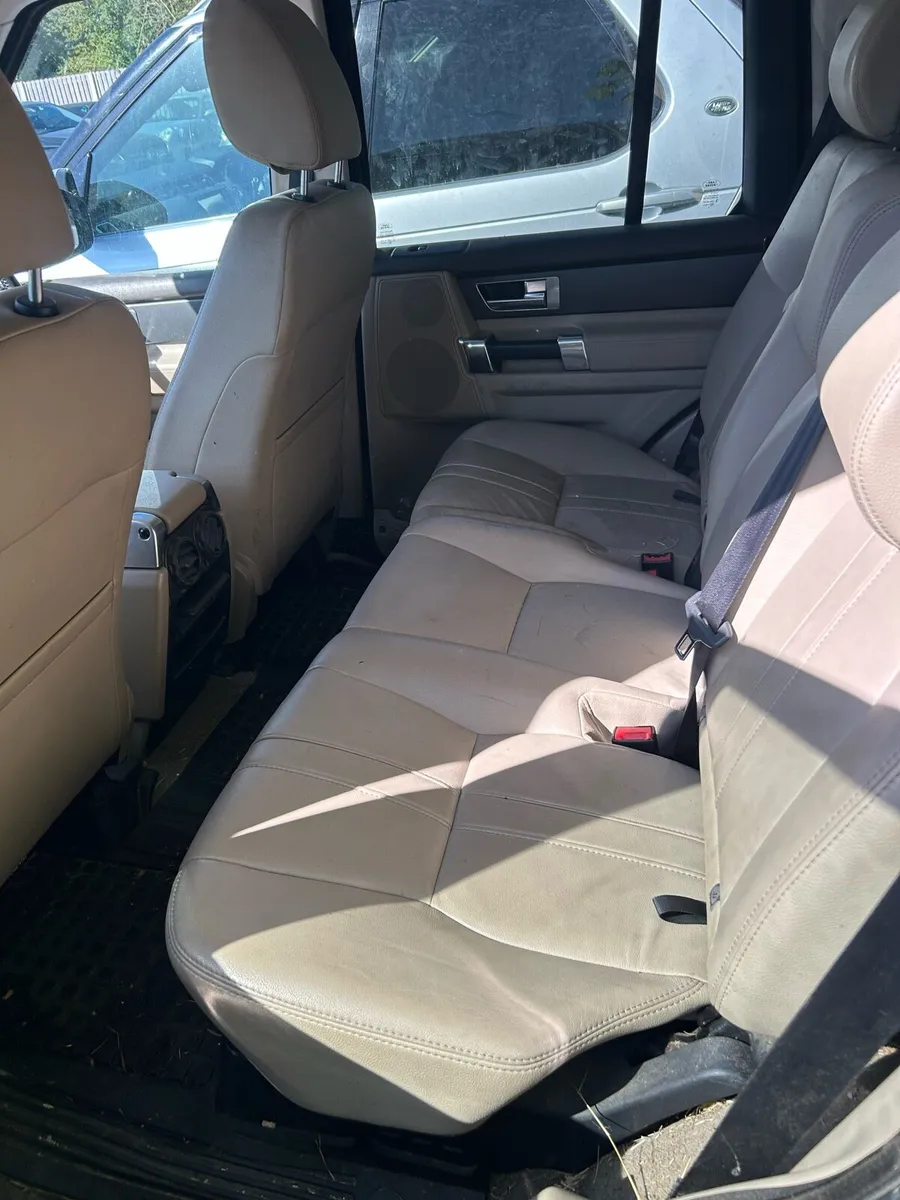 2016 Land Rover Discovery 4 - Image 4