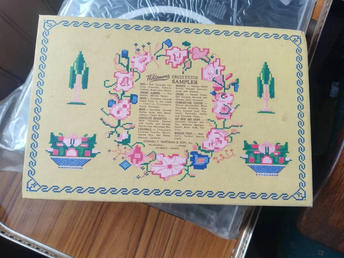 Vintage Whitman's Sampler chocolate box - Image 4
