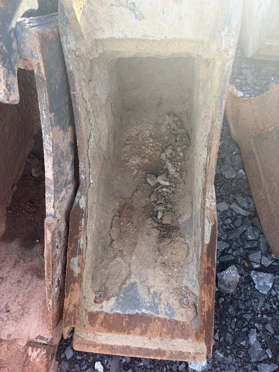18 inch gummy bucket 65mm pin suit 13tonne - Image 2