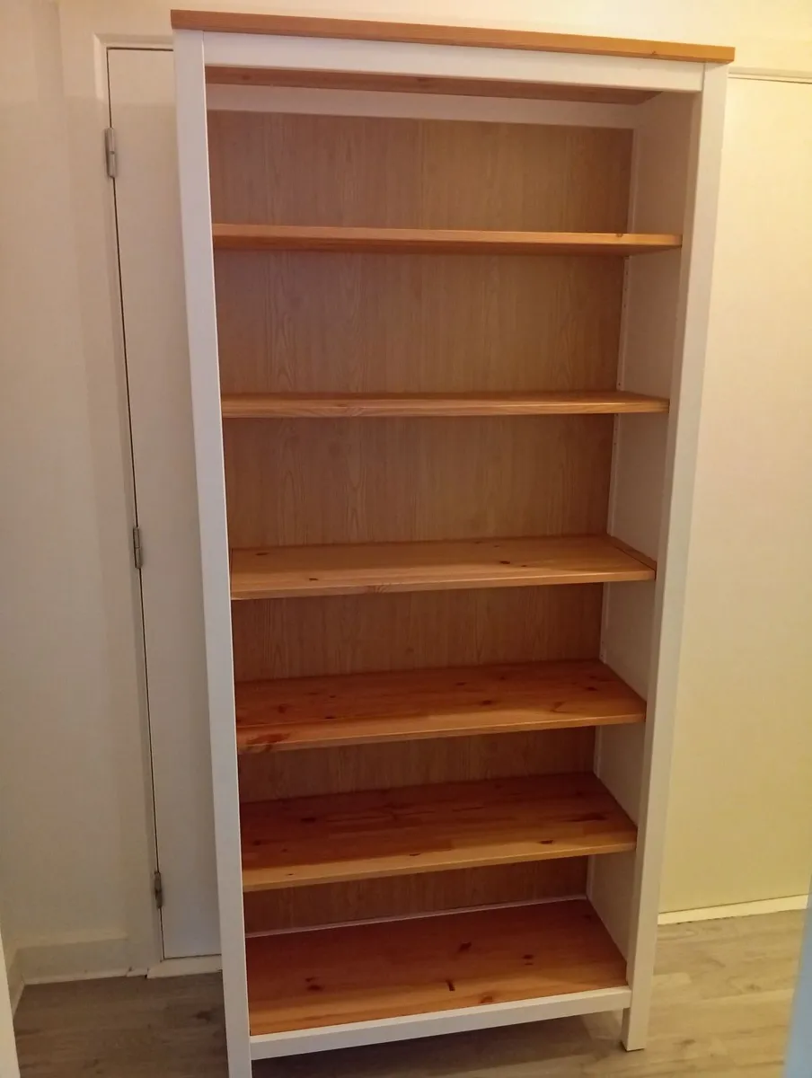 Solid Quality Sturdy Hemnes bookshelf 3months old - Image 1