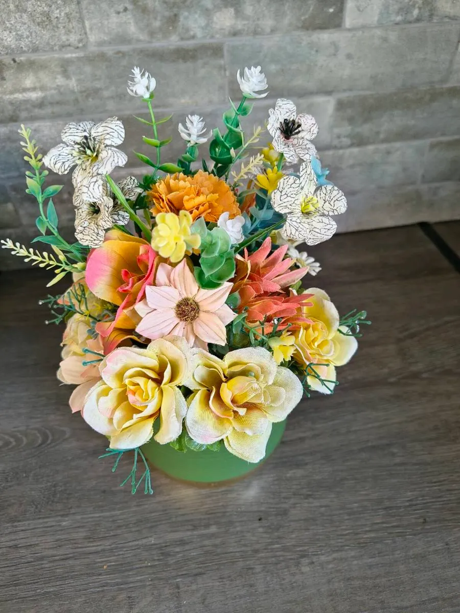 Artificial flower arrangement - Image 1
