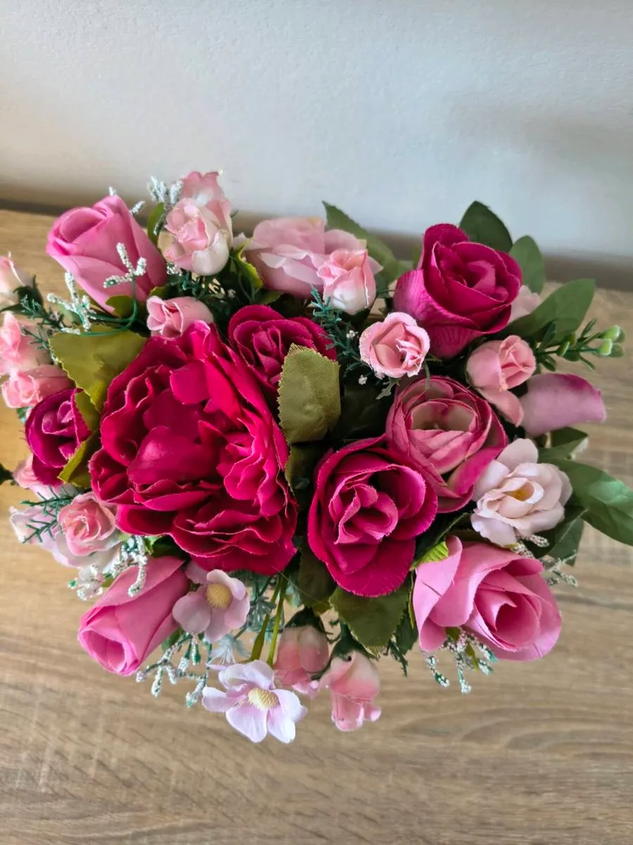 Artificial flower arrangement - Image 1
