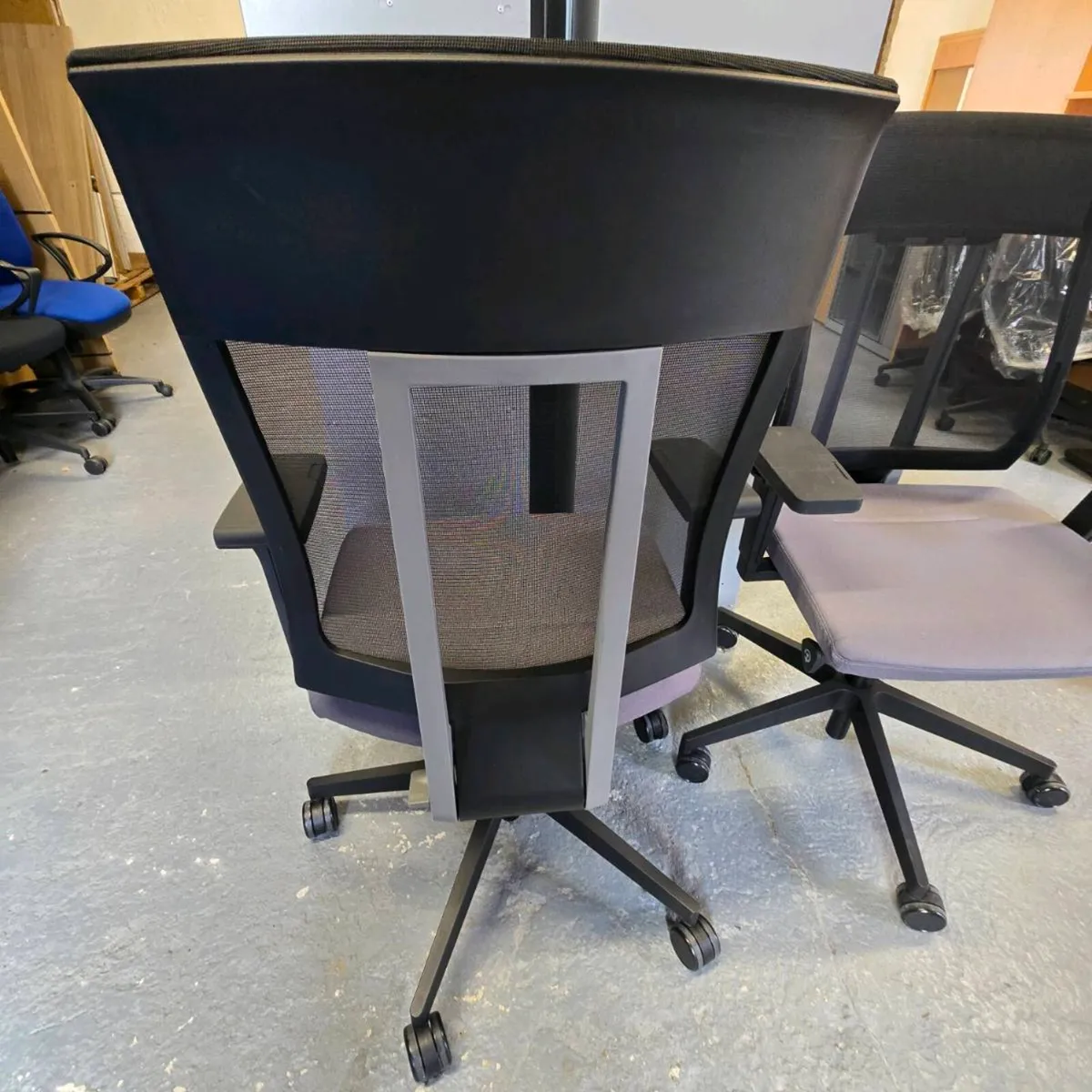 Profim xenon net office chairs x 8 - Image 2
