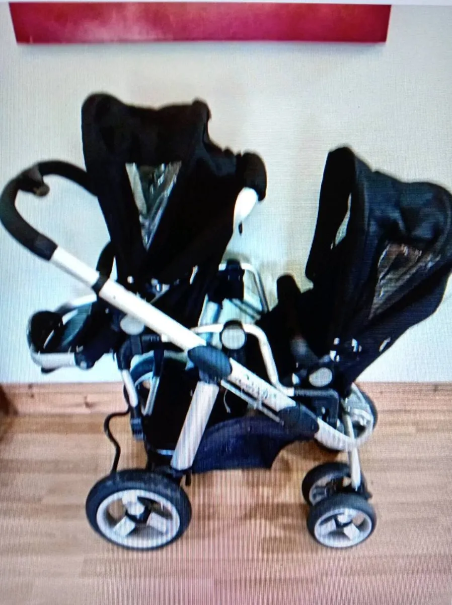 Twin Buggy I CANDY AS NEW  ALL EXTRAS €1680 NEW - Image 4