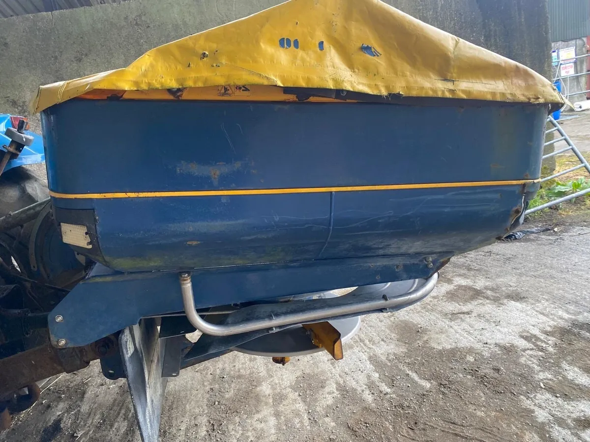 Fertilizer spreader - Image 2