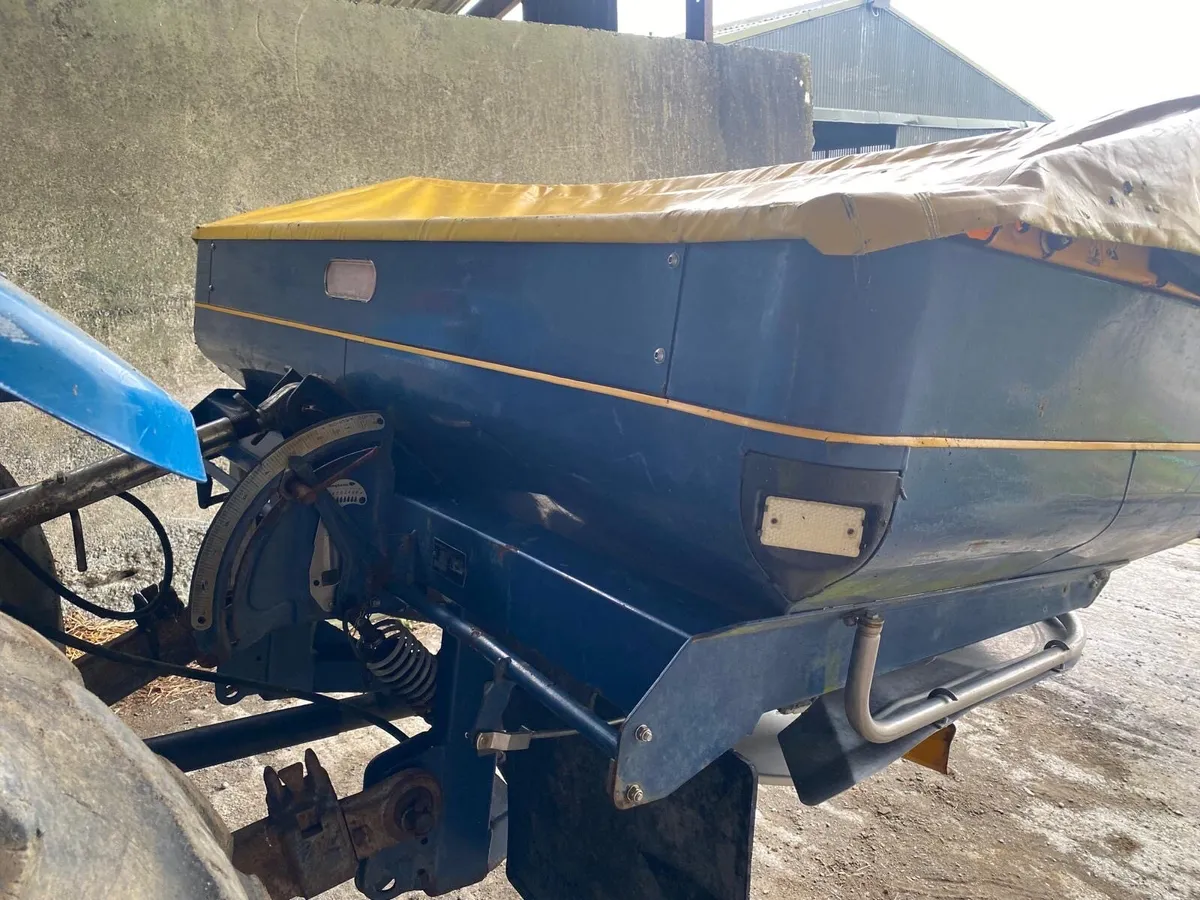 Fertilizer spreader - Image 3