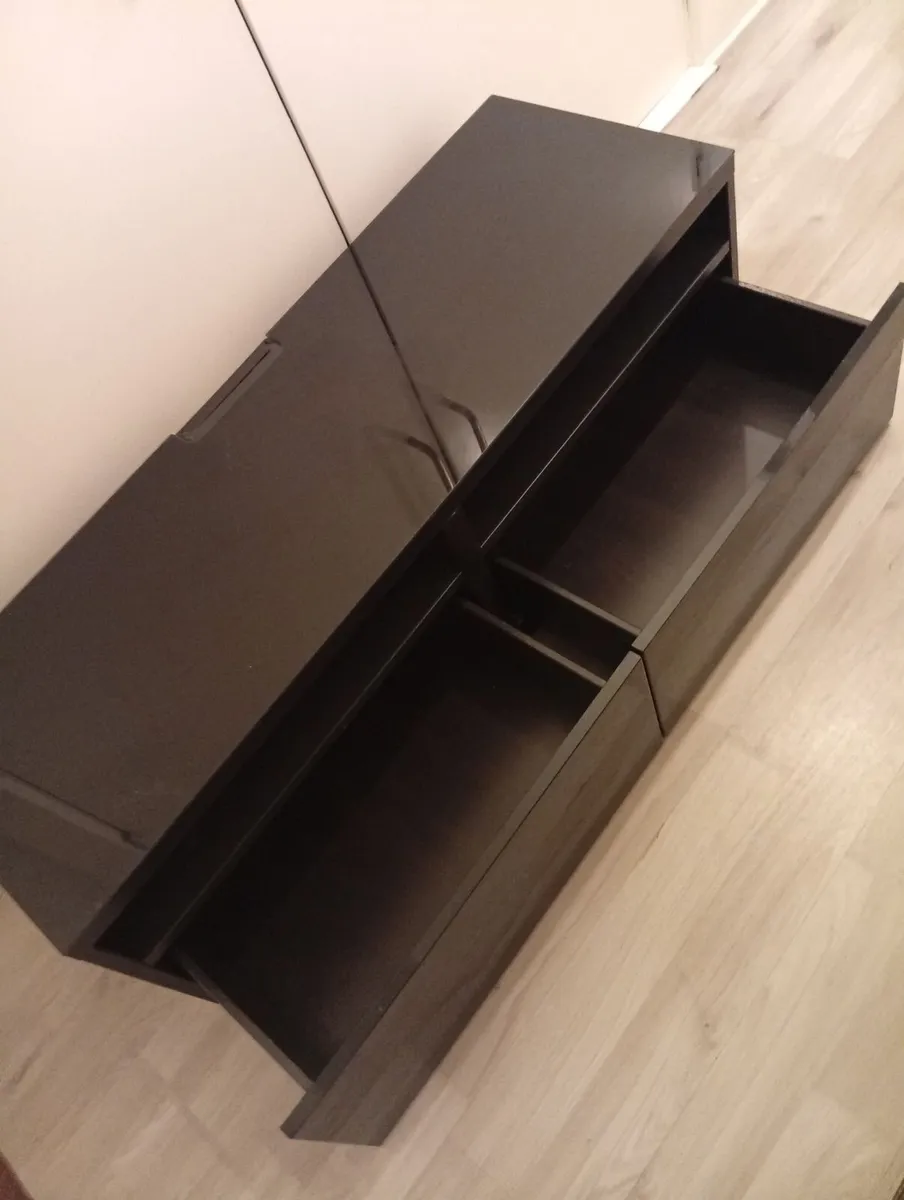 Modern Quality Glass Top Tv Bench Unit - Image 3