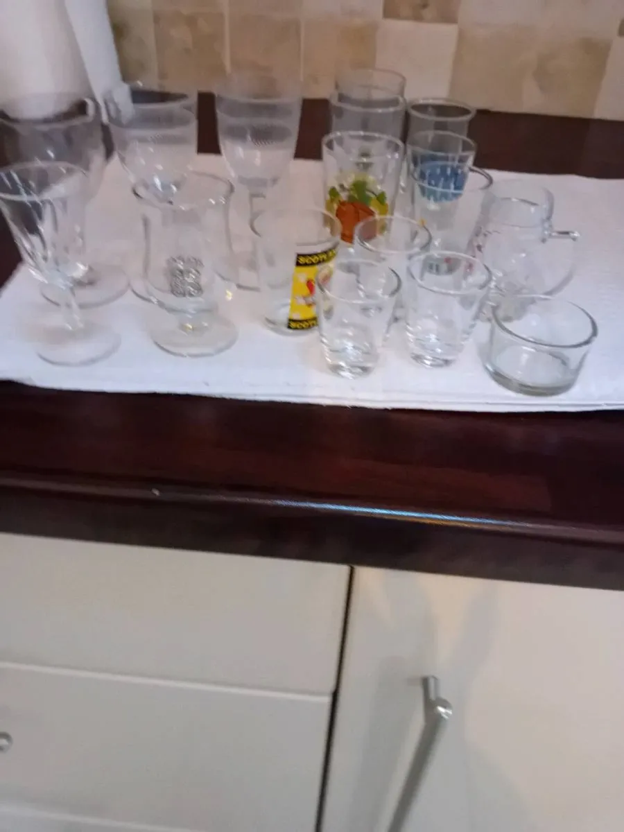 SELECTION OF DRINKING GLASSES - Image 2