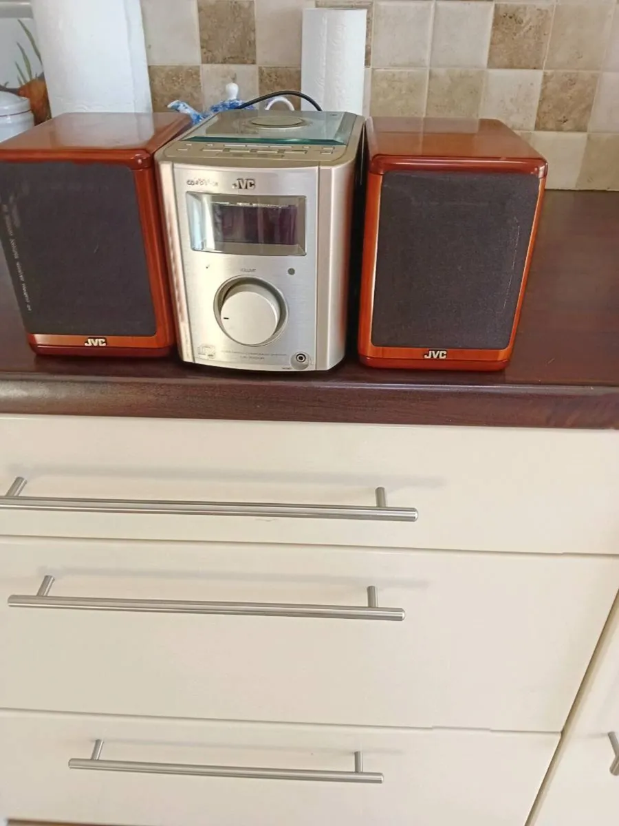 J V C COMPACT STERIO HI FI