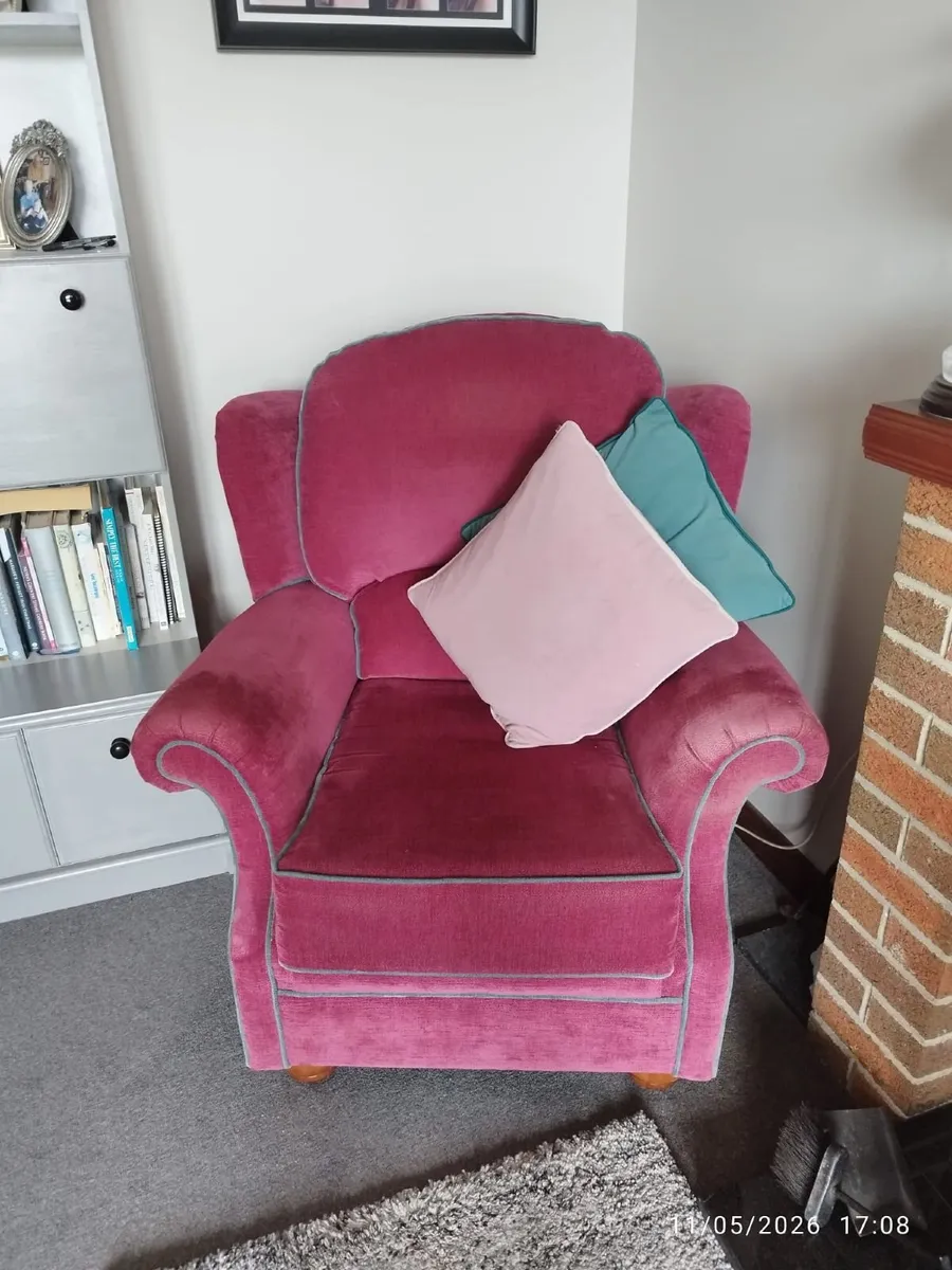 Sofa and two armchairs  with pillows - Image 3