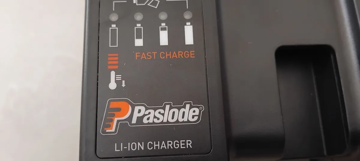 Paslode LI-ION Chargers 240v - Image 4