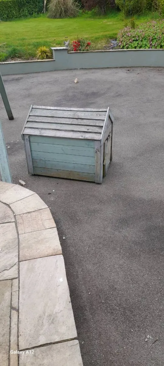 Dog house - Image 1
