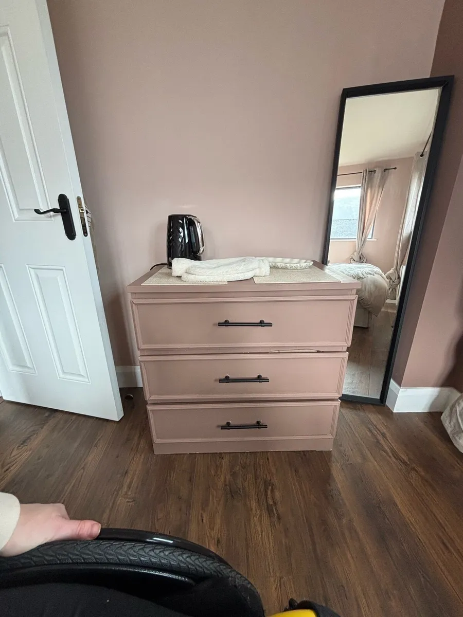 Chest of drawers - Image 1