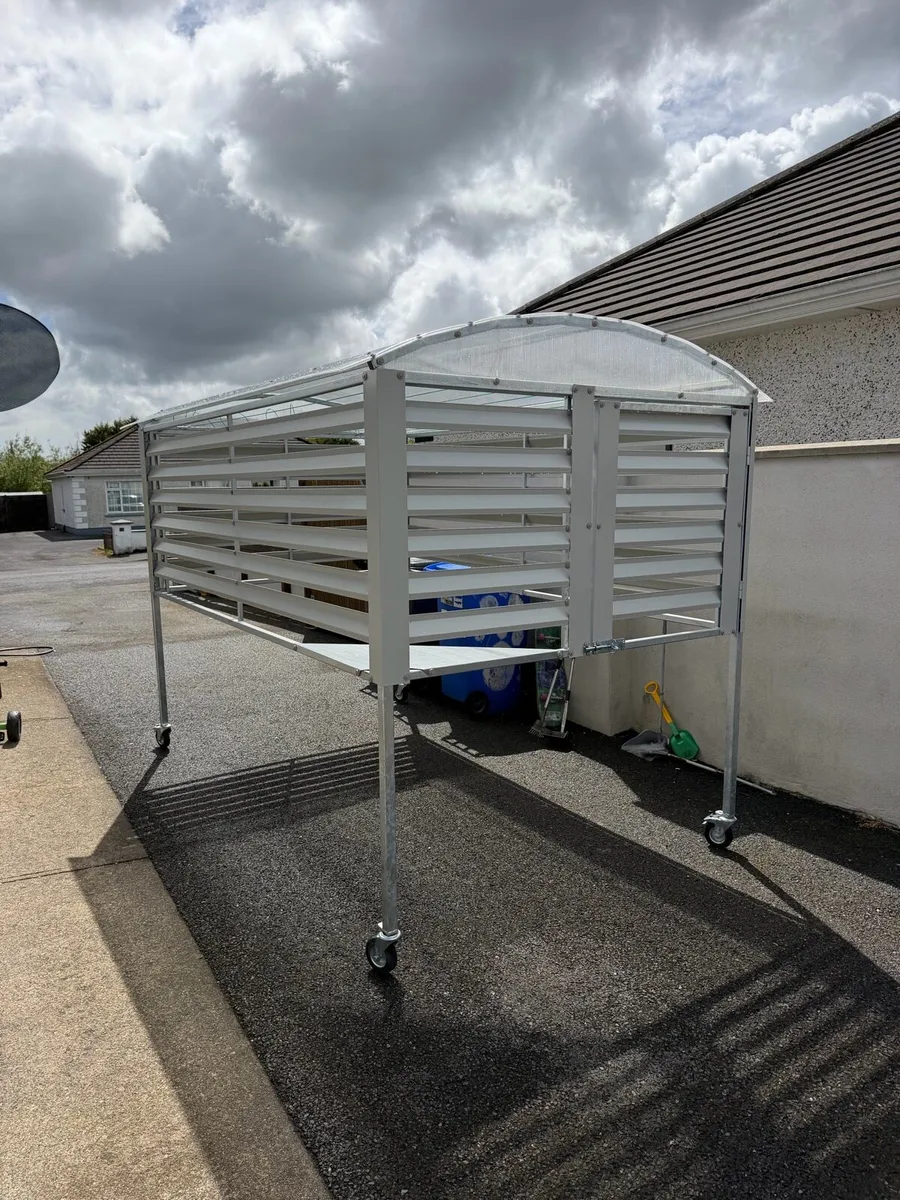 Covered clothes lines - Image 1