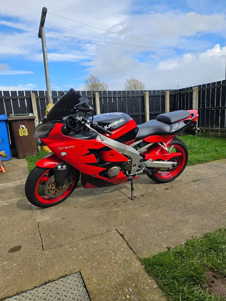 Kawasaki ZX6R 2000 - Image 1