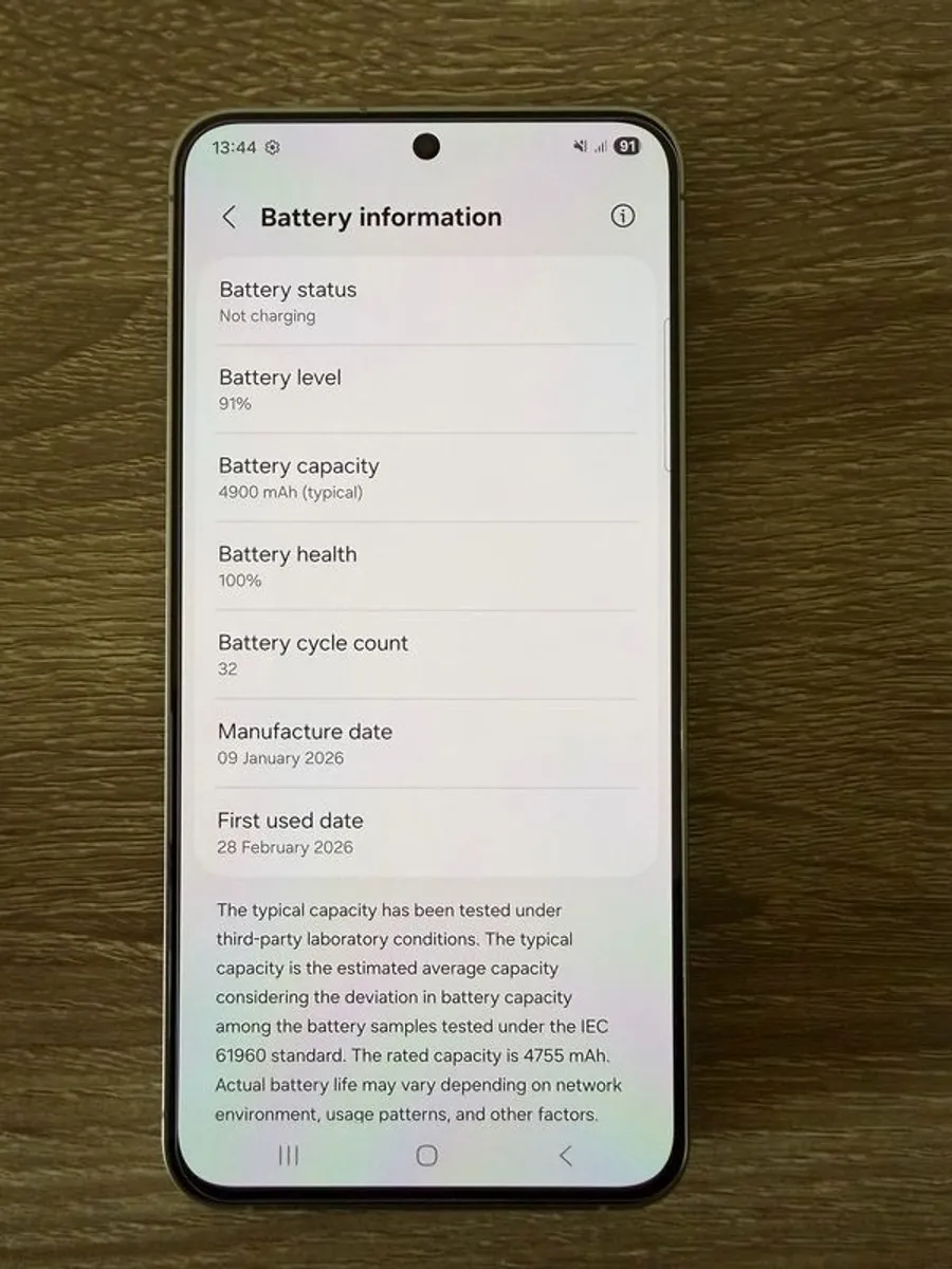 Samsung Galaxy S25 Fe - Like New - Warranty - Image 3