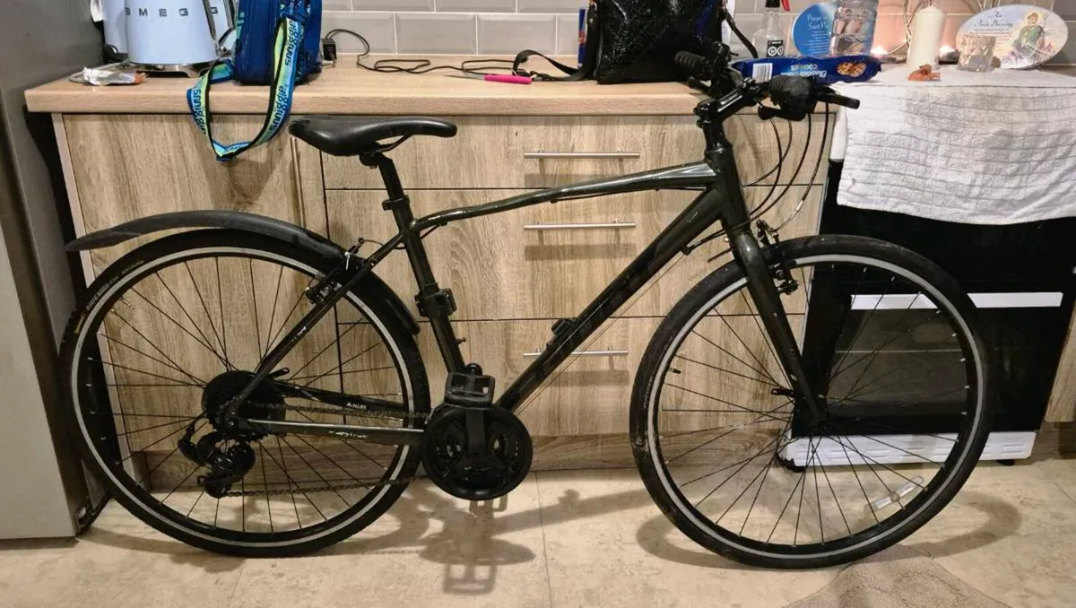 ADULTS GIANT ESCAPE 3 HYBRID BICYCLE FEATURING A L - Image 3