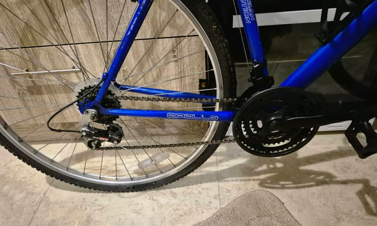 ADULTS HYBRID BIKE 700 WHEELS 21" FRAME 18 GEARS - Image 2