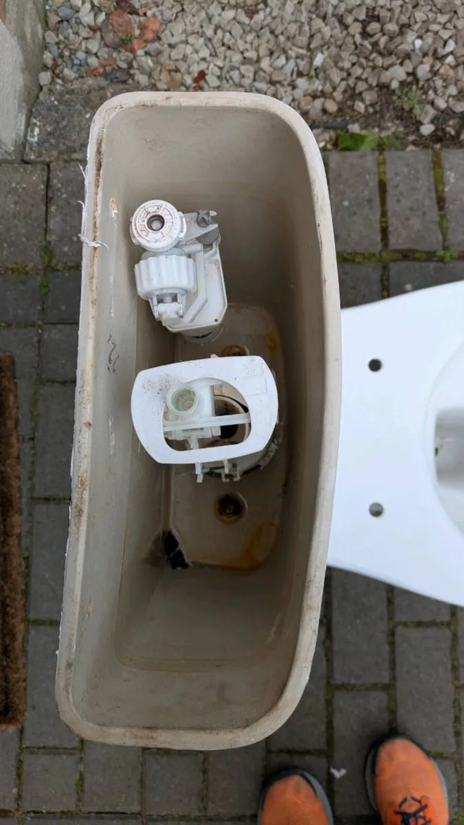 Toilet - Image 3