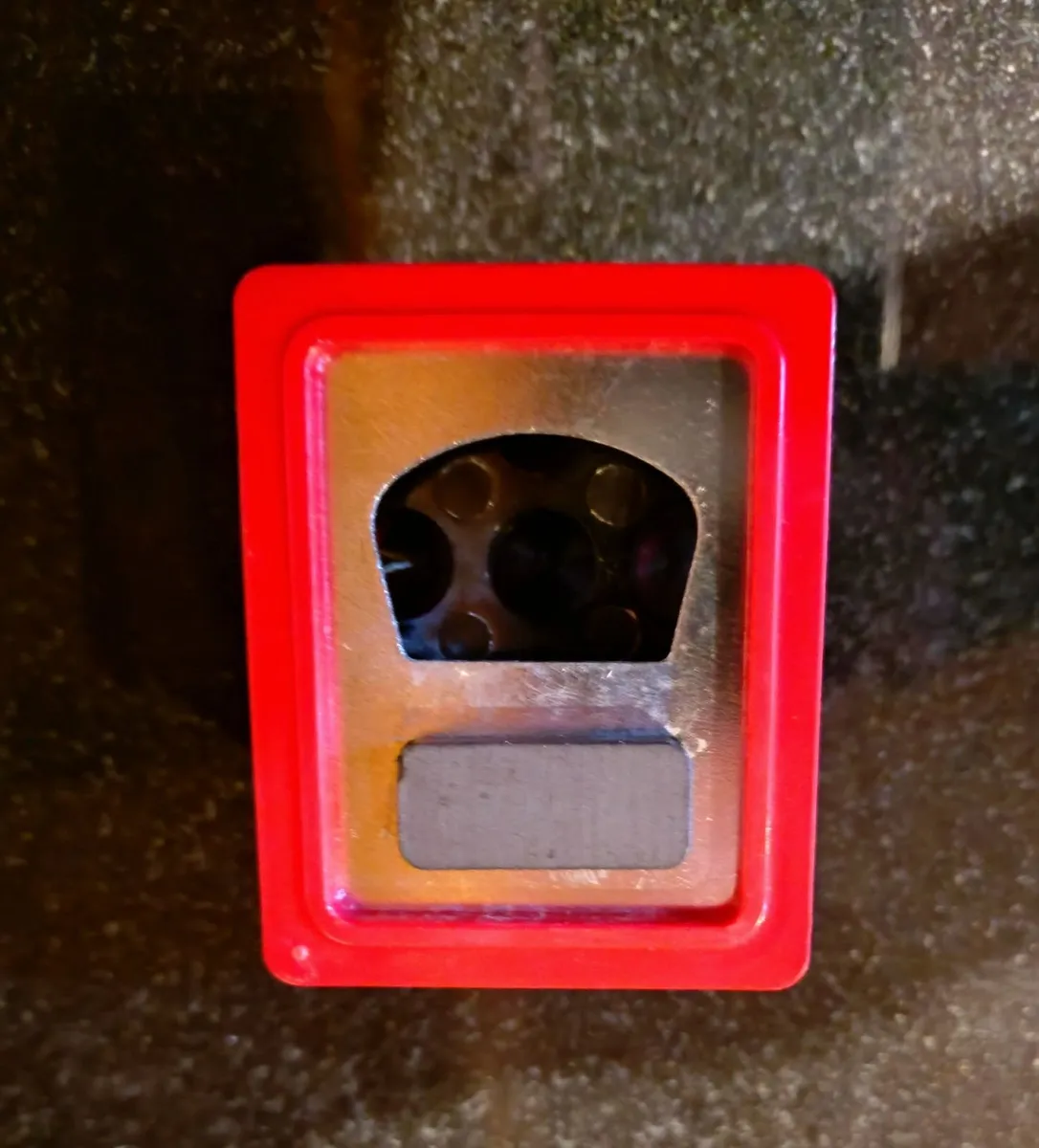 Small Beer Crate Bottle Opener, With Magnet (New). - Image 3
