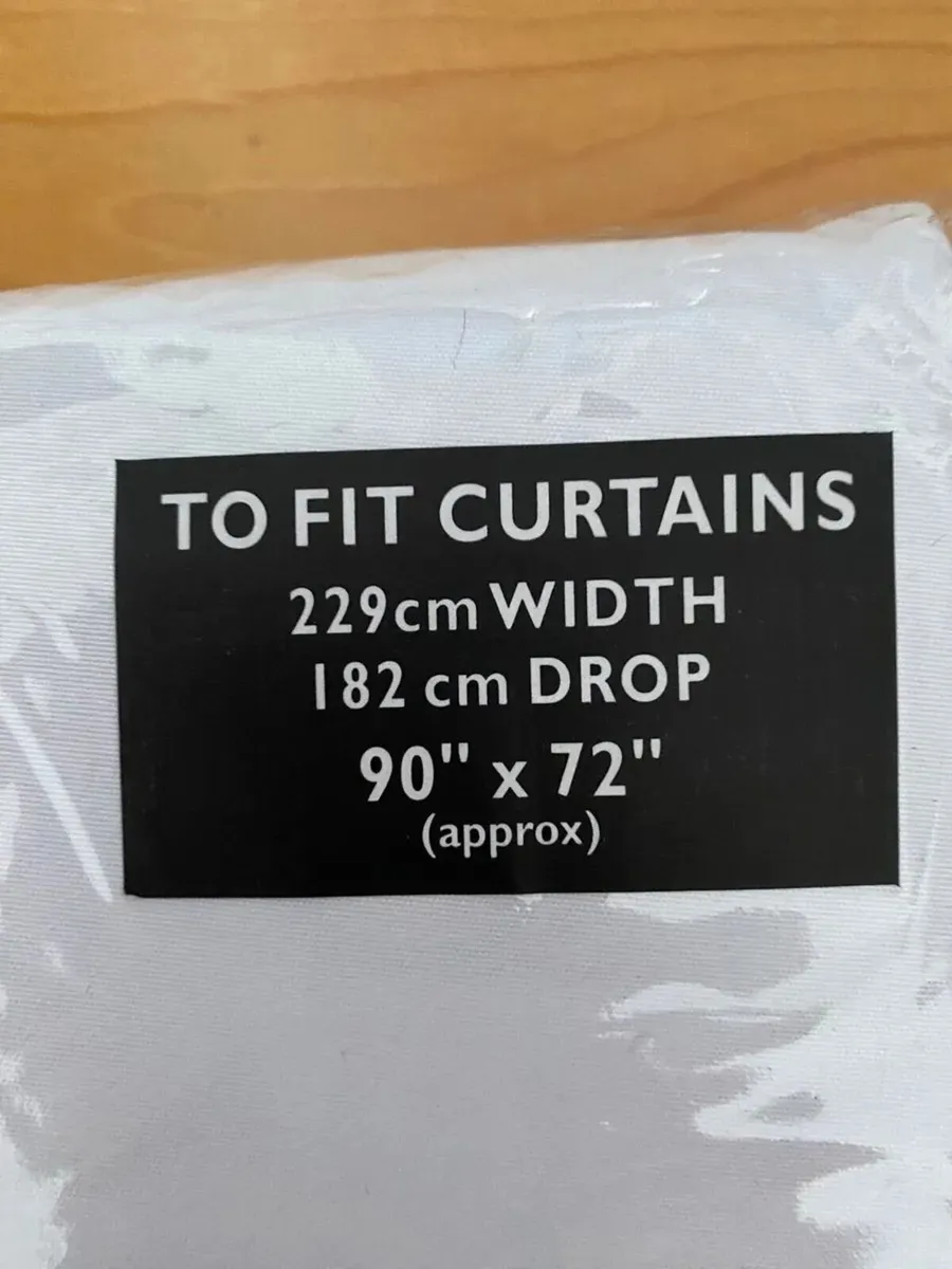 BRAND NEW Thermal Blackout Curtain Lining 90 x 72" - Image 2