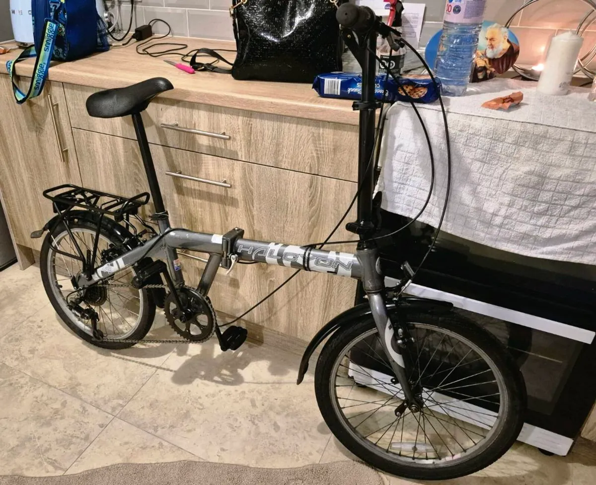 ADULTS FOLDING BICYCLE. MINT CONDITION, CAREFULLY - Image 1
