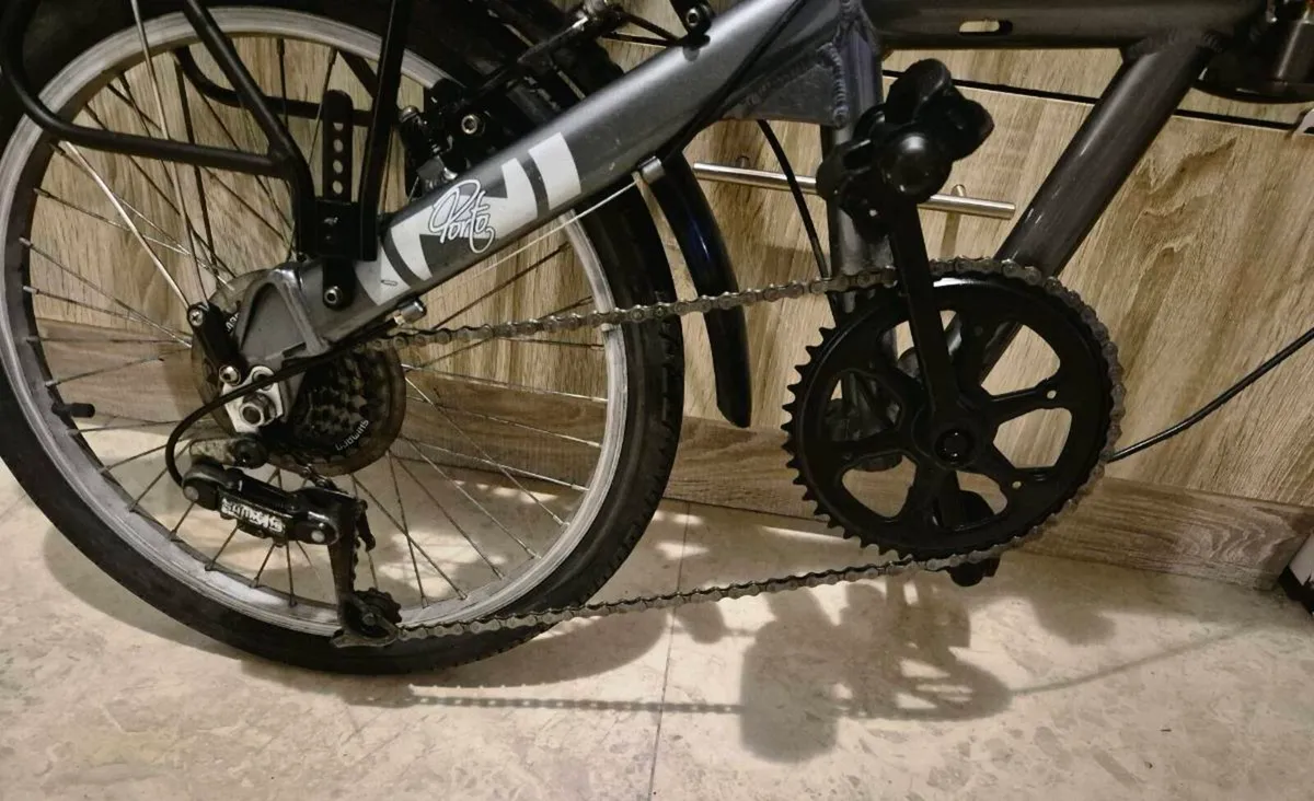 ADULTS FOLDING BICYCLE. MINT CONDITION, CAREFULLY - Image 2