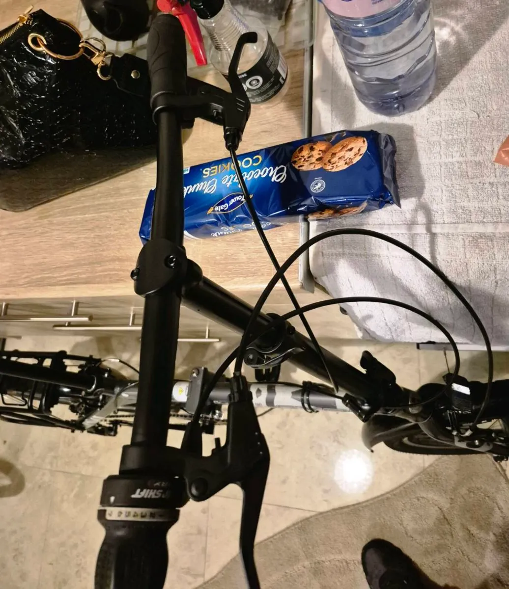 ADULTS FOLDING BICYCLE. MINT CONDITION, CAREFULLY - Image 3