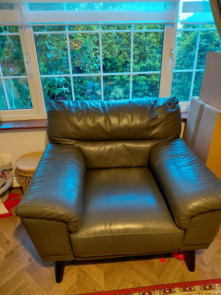 Dfs armchair