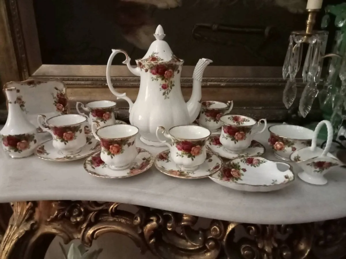 Royal Albert Old Country Roses selection - Image 1