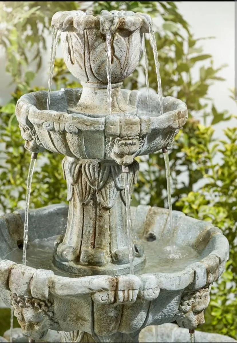 Water fountain Lioness - Image 1