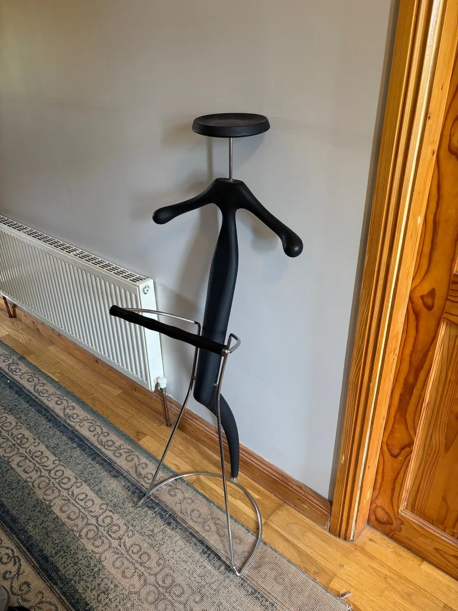 Valet stand