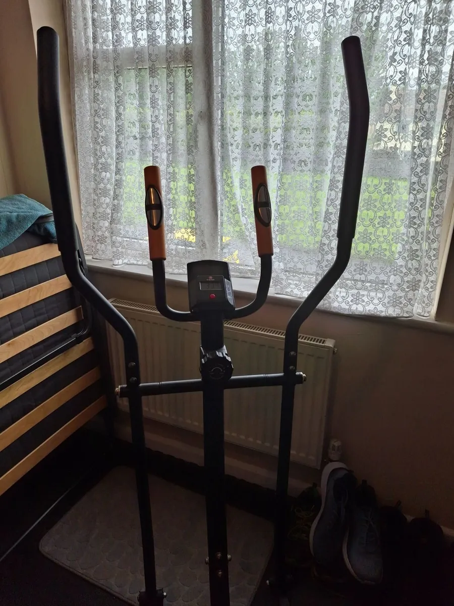 Cross Trainer - Image 3