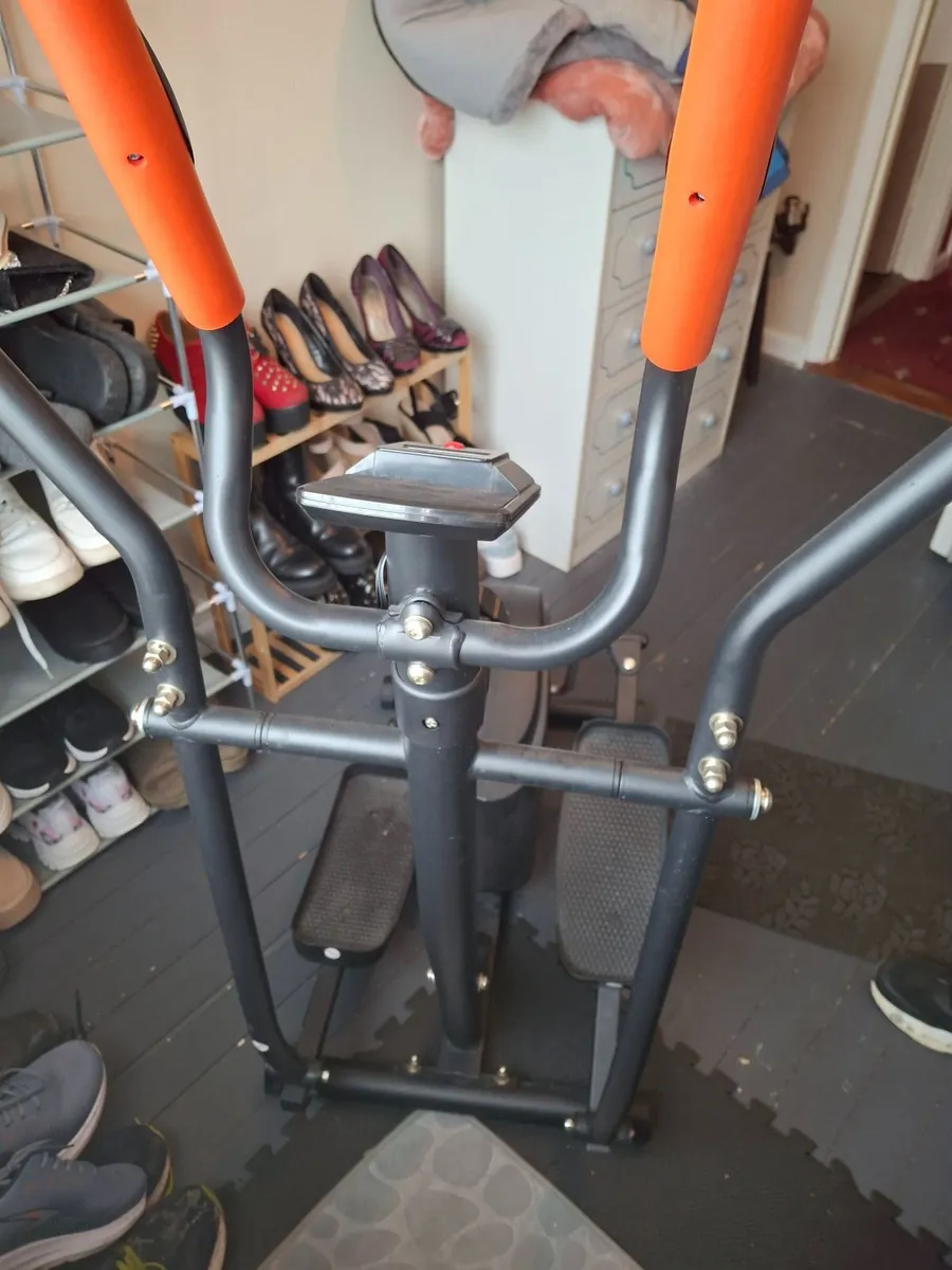 Cross Trainer - Image 4