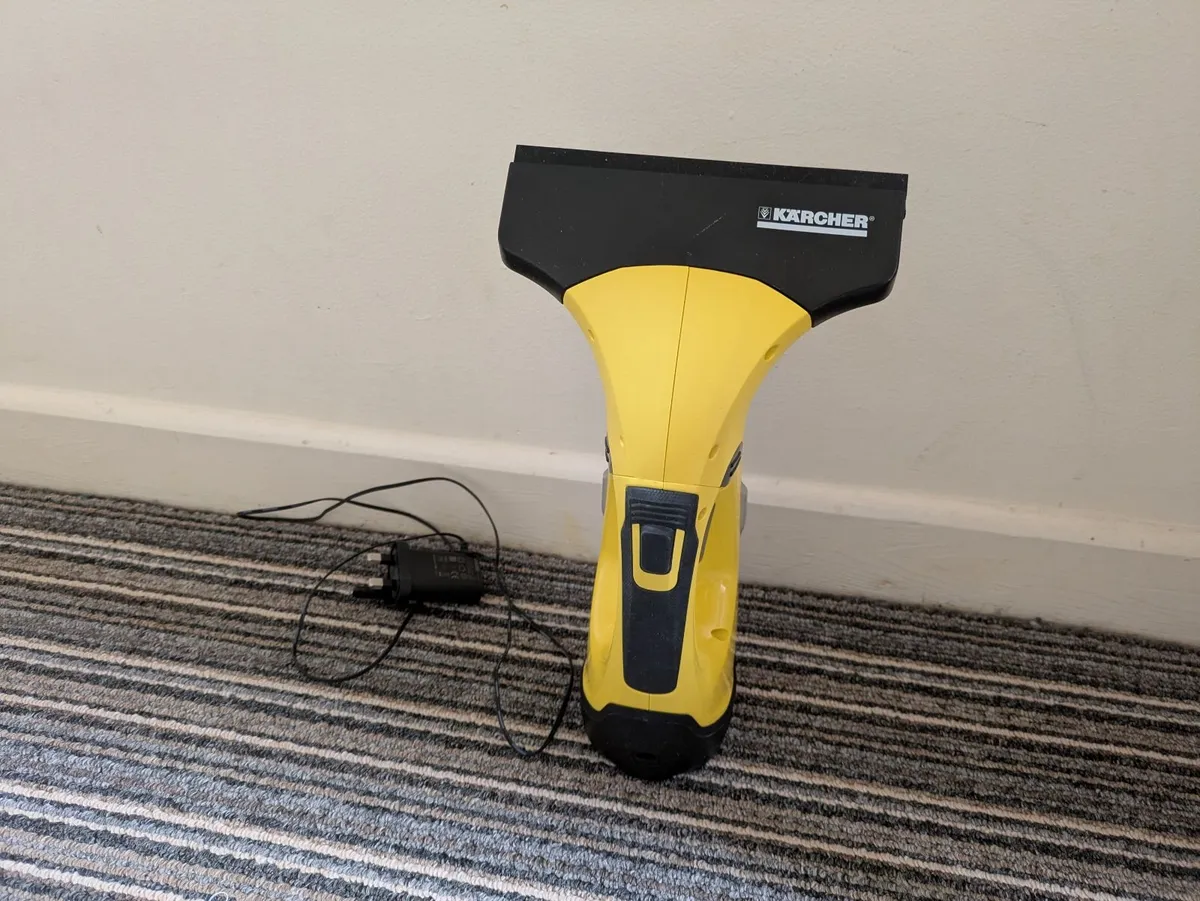 Kärcher WV5 Window Vac + Spray Bottle & Dual Heads - Image 3