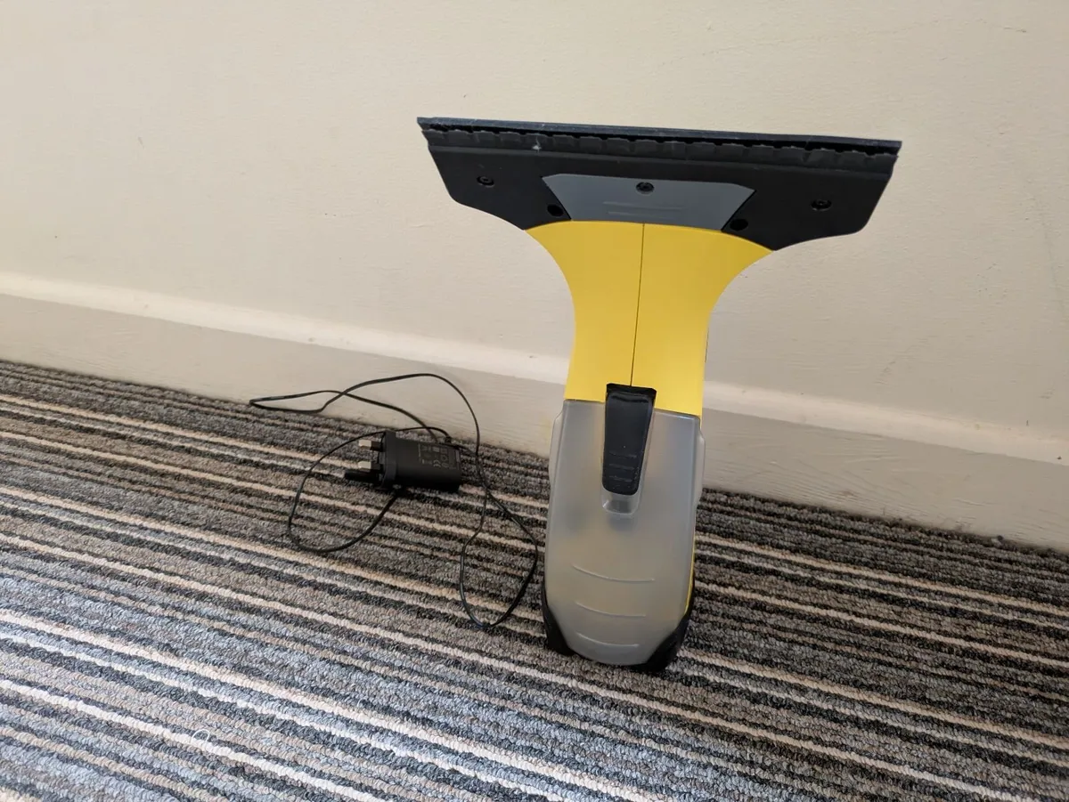 Kärcher WV5 Window Vac + Spray Bottle & Dual Heads - Image 4