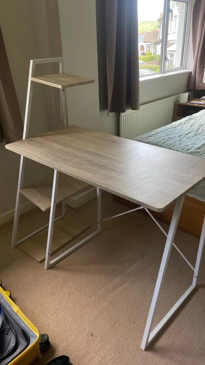 Office desk - Image 1