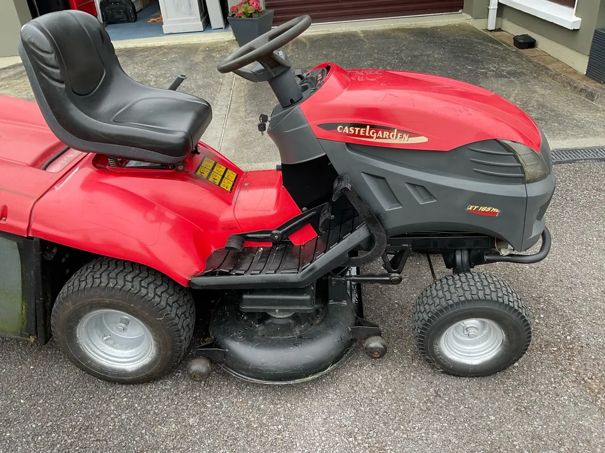 Ride on lawnmower - Image 1