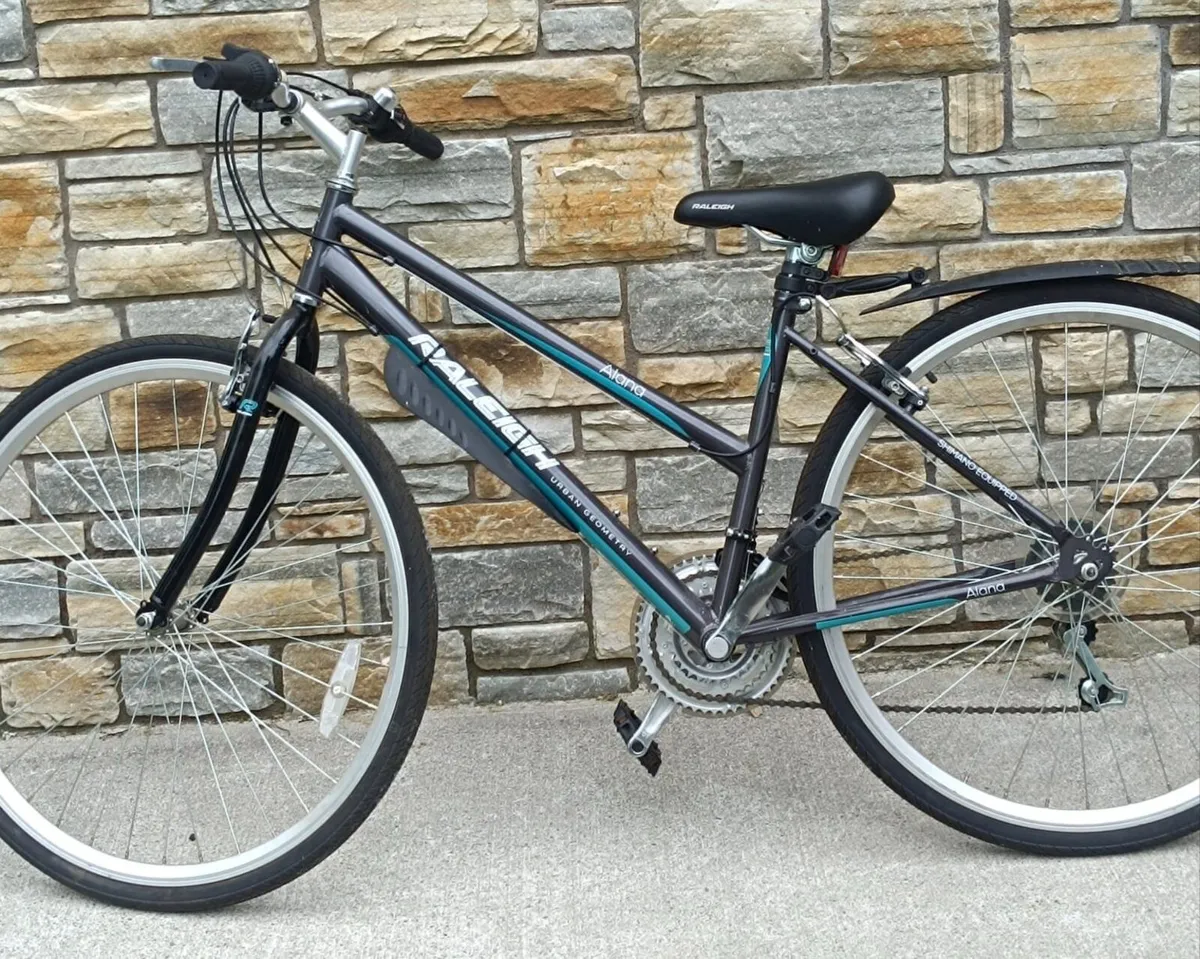 Ladies Bike Raleigh Hybrid 18 speed - Image 1