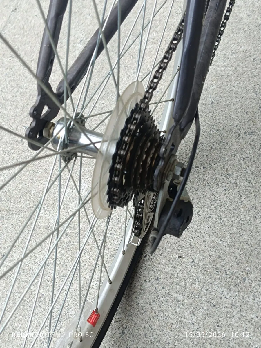 Ladies Bike Raleigh Hybrid 18 speed - Image 3