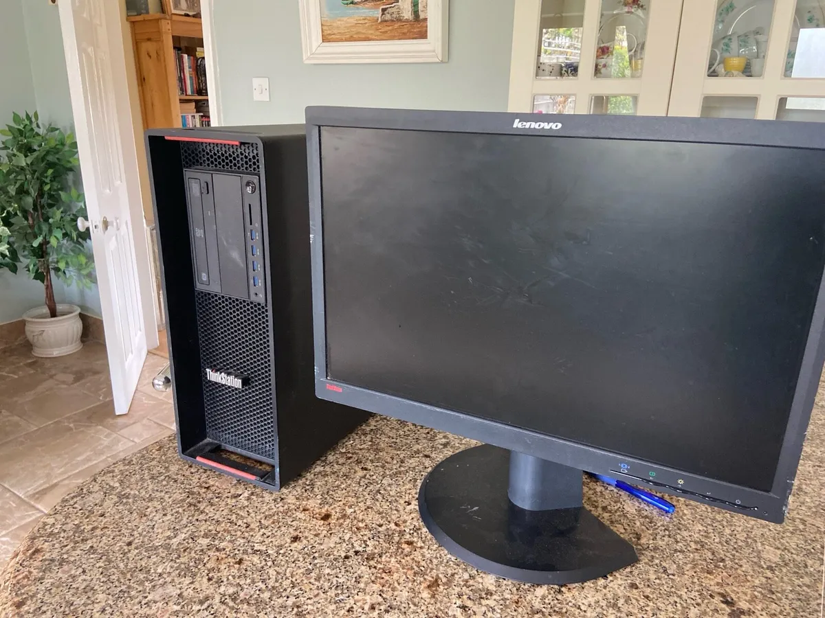 LENOVO. Thinkstation   &  screen - Image 1