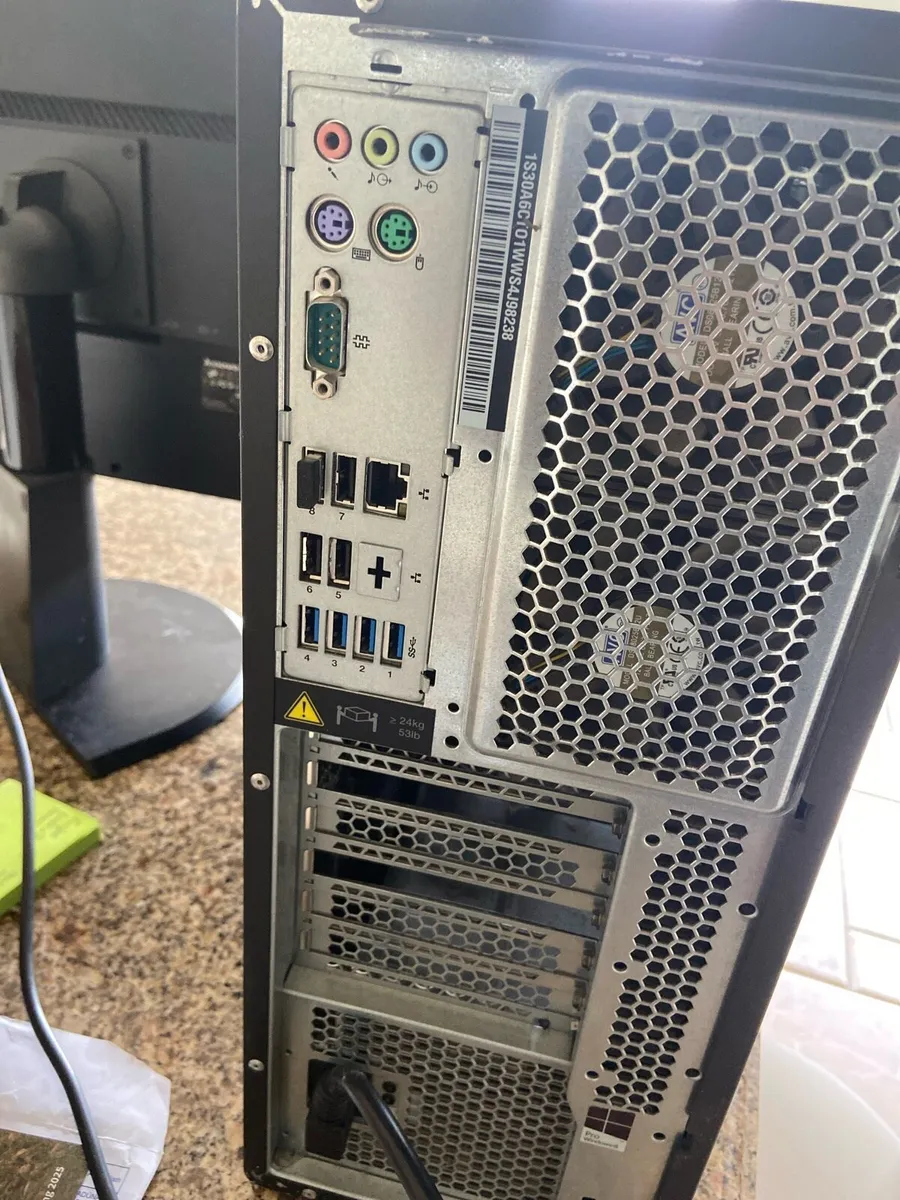 LENOVO. Thinkstation   &  screen - Image 2