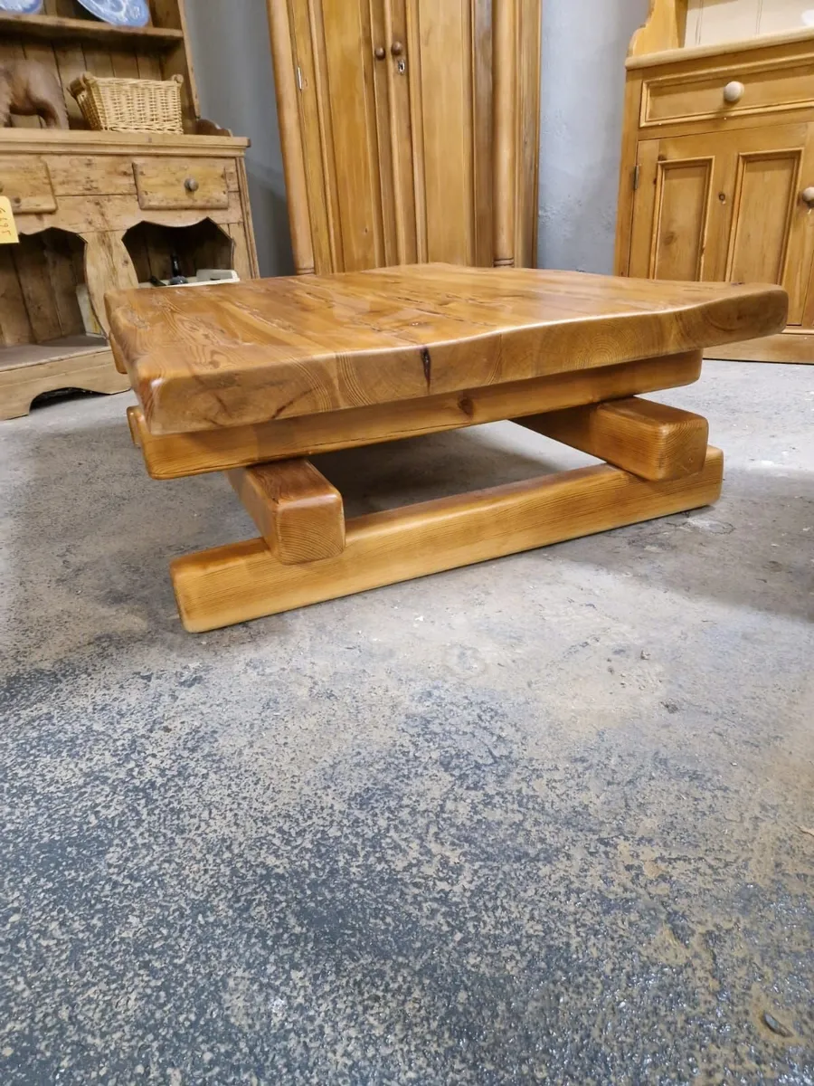 Reclaimed pine coffee table matching side table - Image 4